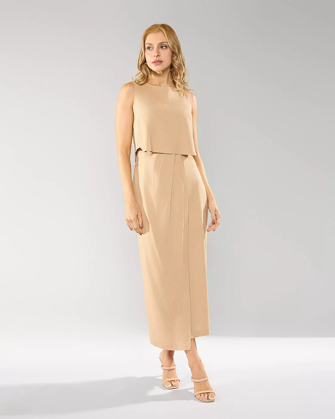 Minimalist-Chic-Sleeveless-Top